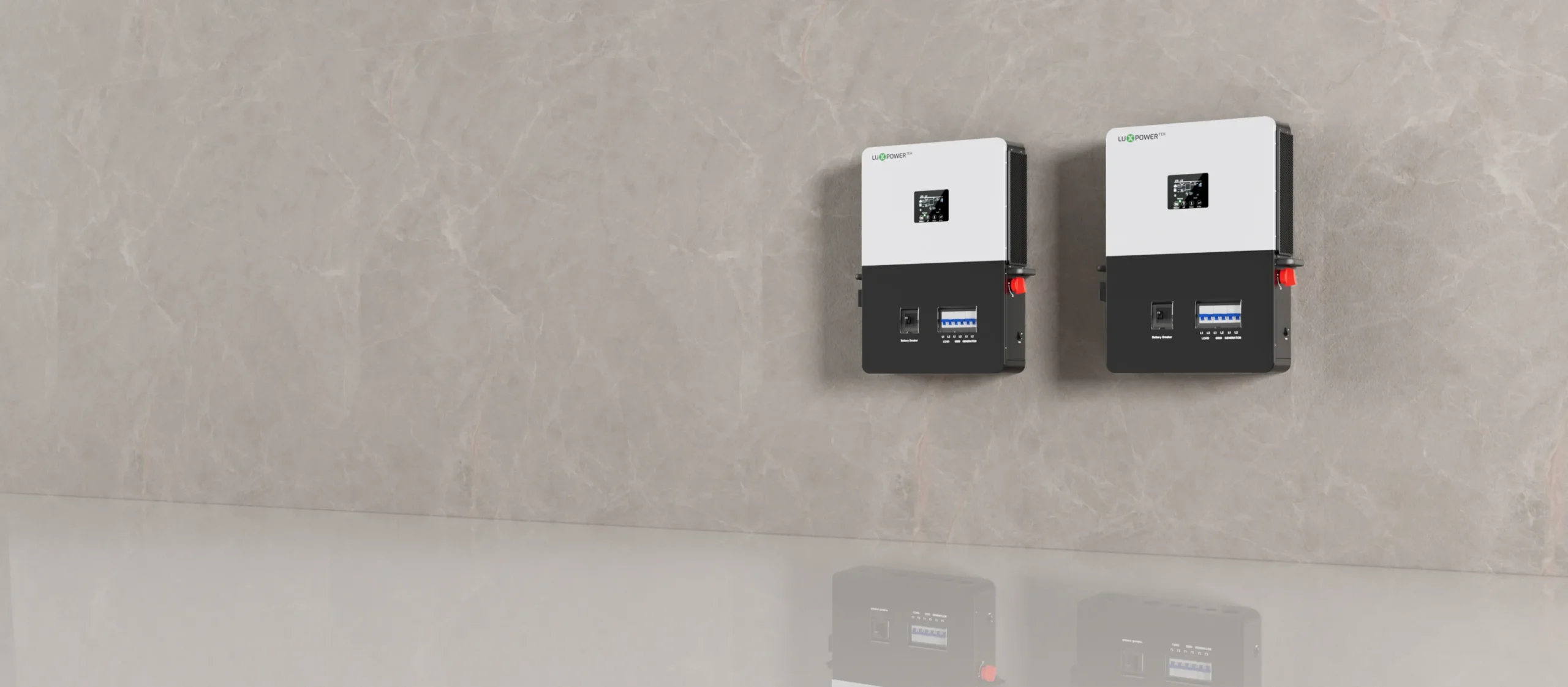 Onduleur hybride LuxpowerTek installé dans une maison solaire moderne
