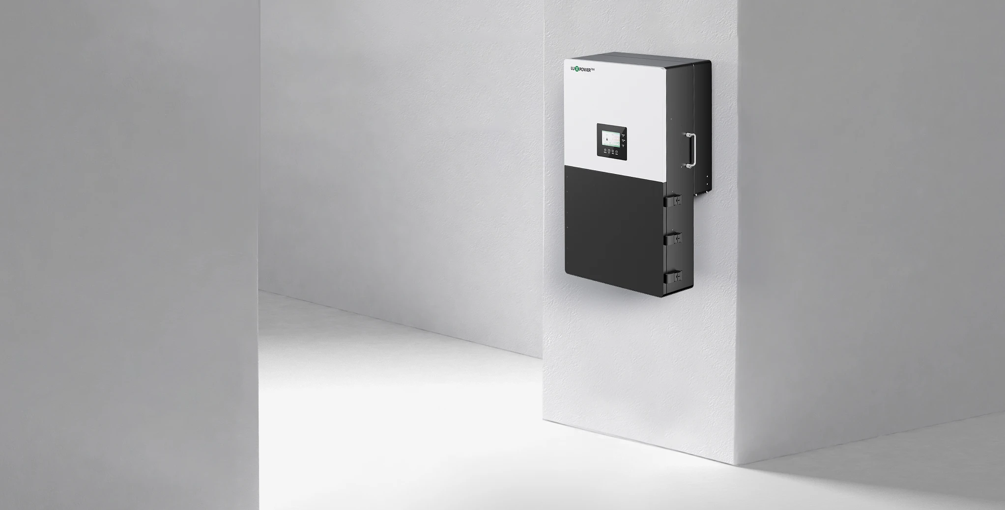 Inversor híbrido LuxpowerTek instalado en una moderna casa solar.